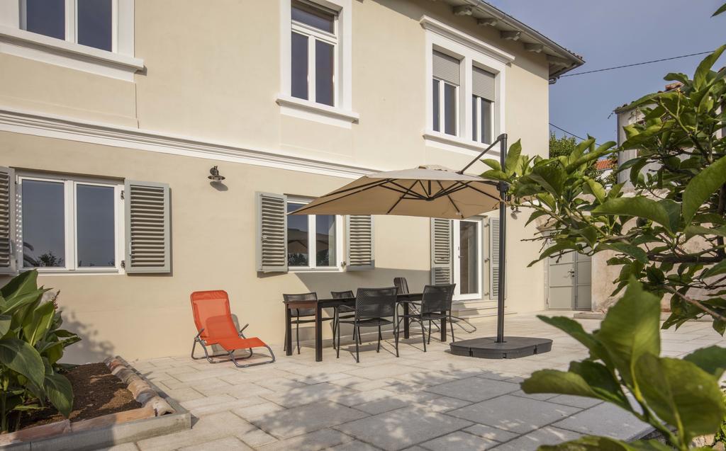 Apartments Villa Adrienne マリ・ロシニュ エクステリア 写真