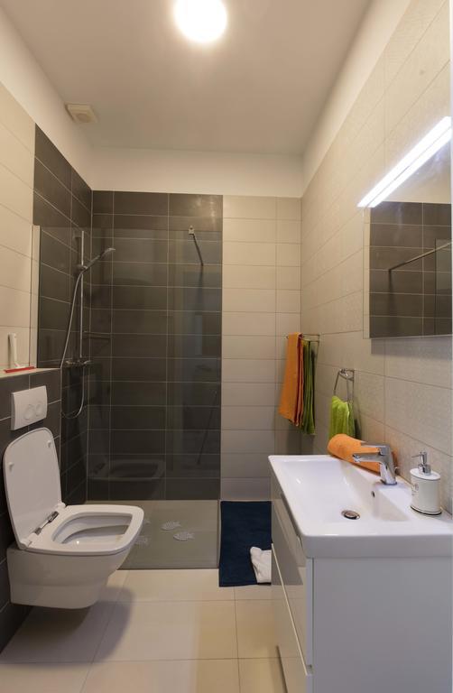 Apartments Villa Adrienne マリ・ロシニュ エクステリア 写真