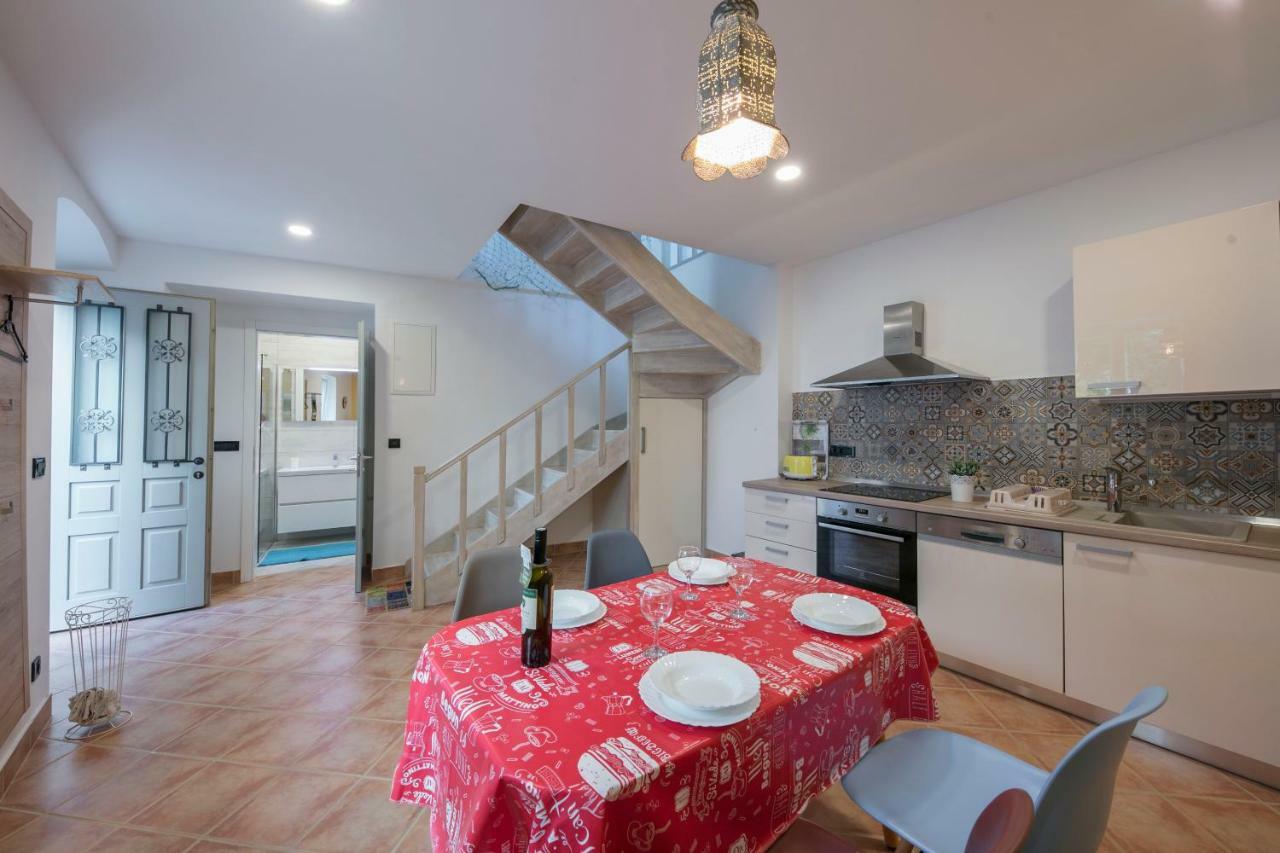 Apartments Villa Adrienne マリ・ロシニュ エクステリア 写真