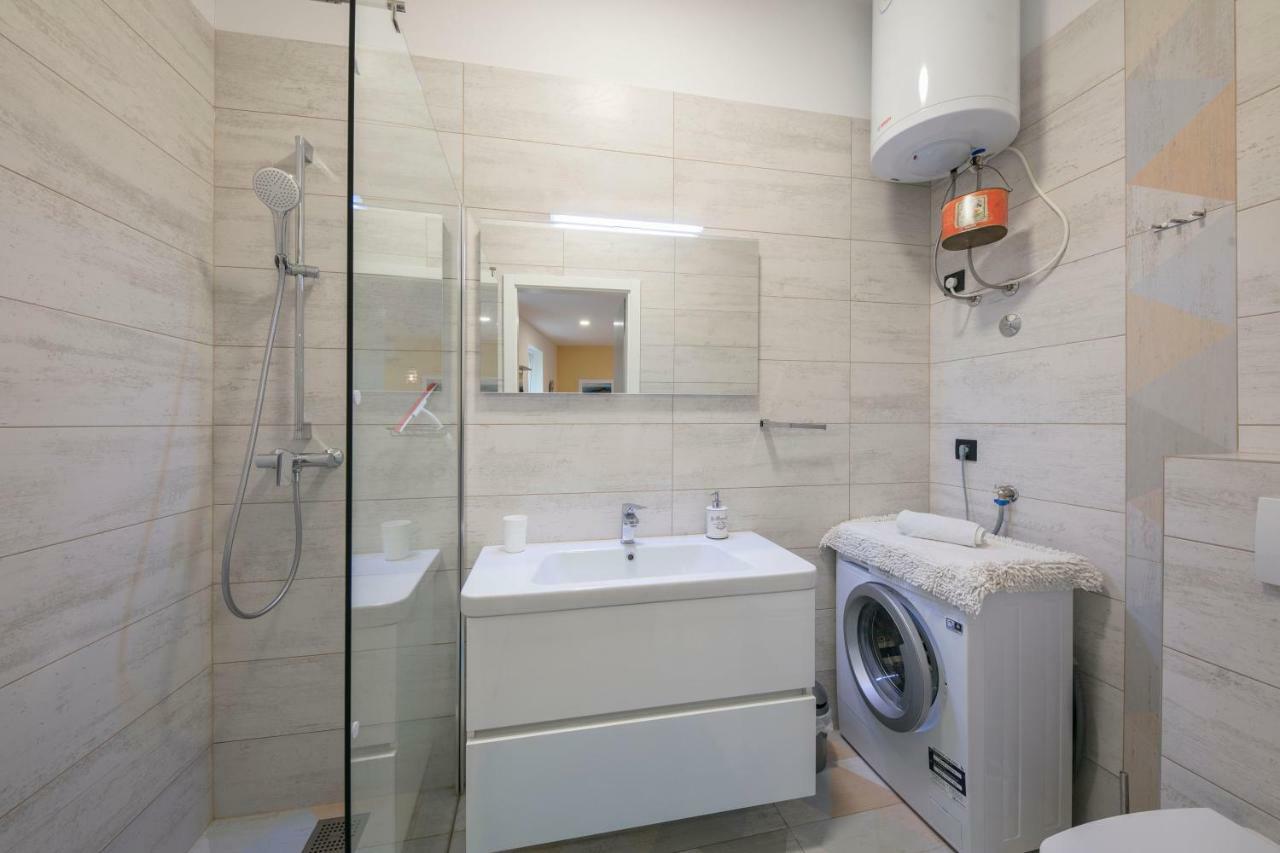 Apartments Villa Adrienne マリ・ロシニュ エクステリア 写真