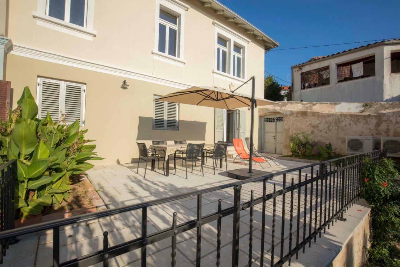 Apartments Villa Adrienne マリ・ロシニュ エクステリア 写真