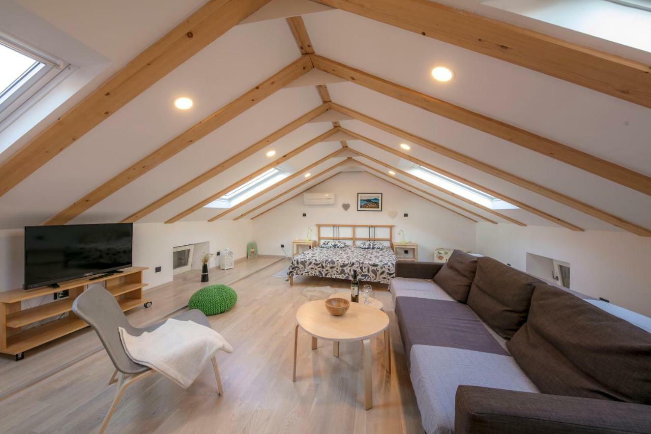 Apartments Villa Adrienne マリ・ロシニュ エクステリア 写真